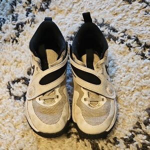 Nike Kids Black and Gray Sneakers